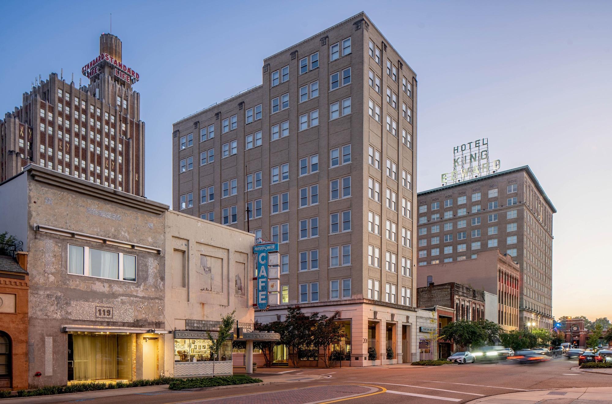 Hilton Garden Inn Jackson Downtown Exterior photo